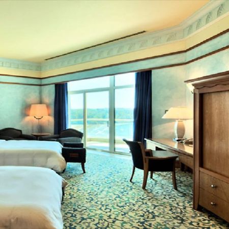 Empire Hotel And Country Club Brunei Bandar Seri Begawan Zewnętrze zdjęcie
