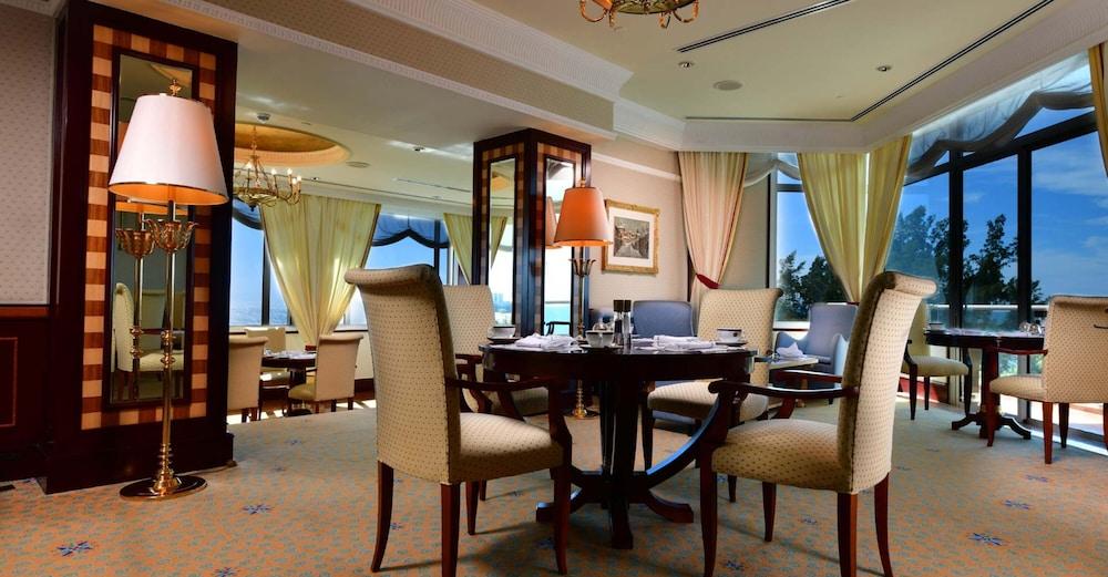 Empire Hotel And Country Club Brunei Bandar Seri Begawan Zewnętrze zdjęcie